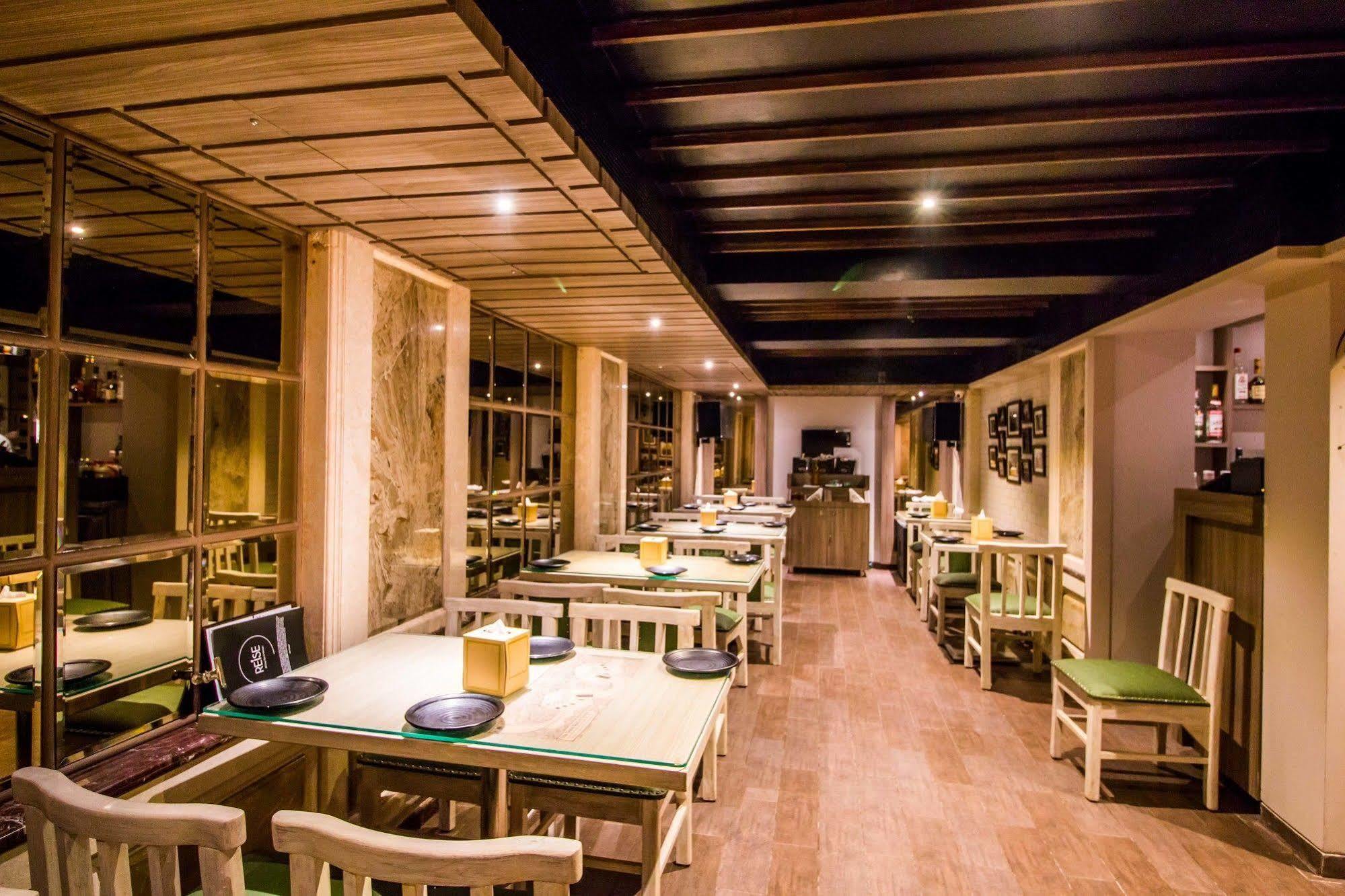 Hotel Oriental Aster- Mumbai International Airport Bagian luar foto